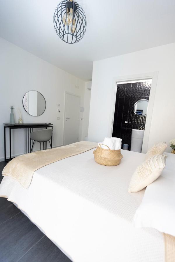 Lena Suite Bari Vecchia ภายนอก รูปภาพ